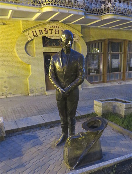 110-Памятник Кисе Воробьянинову